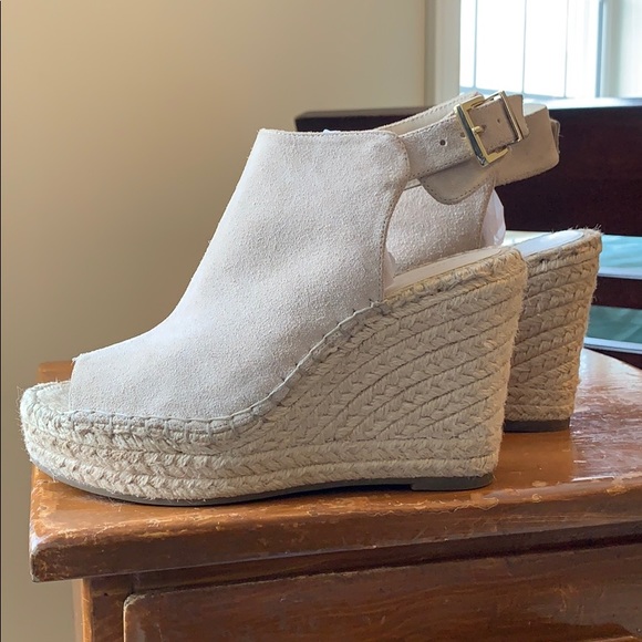 Kenneth Cole Shoes - Kenneth Cole Suede Olivia Wedge in Nude Size 6.5